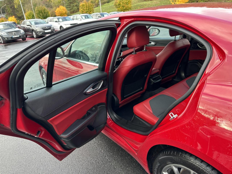 Photo 27 de l'offre de ALFA ROMEO GIULIA 2.2 D 136 BVA SUPER CUIR ROUGE GPS à 20990€ chez Triplo auto