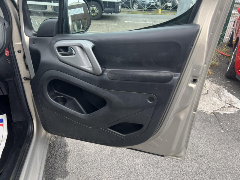 Photo 27 de l'offre de CITROEN BERLINGO 1.6 HDI FAP - 115  COLLECTION CLIM   RADAR AR à 8990€ chez Triplo auto