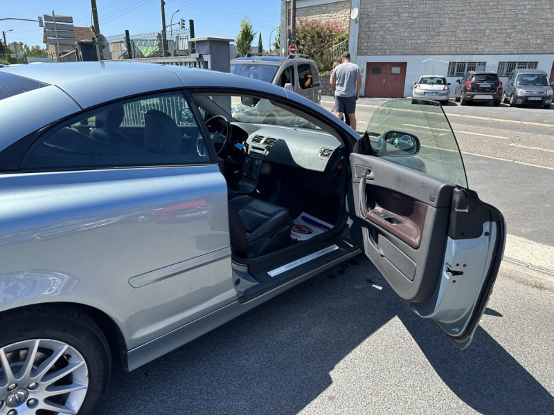 Photo 34 de l'offre de VOLVO C70 2.0 FAP - 136 COUPE CABRIOLET MOMENTUM CLIM à 11990€ chez Triplo auto