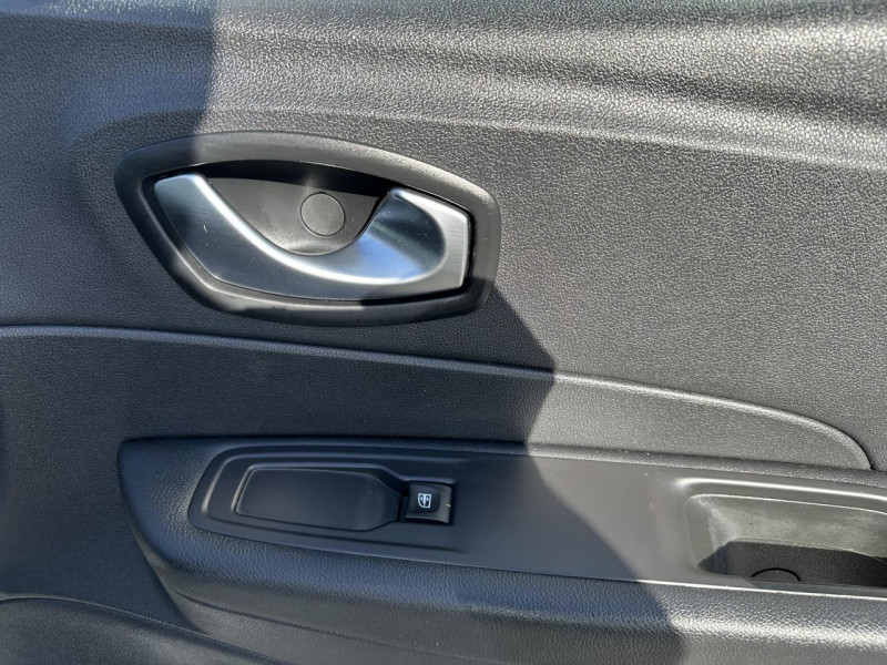 Photo 34 de l'offre de RENAULT CAPTUR 1.5 ENERGY DCI - 90 BUSINESS   CLIM à 14490€ chez Triplo auto