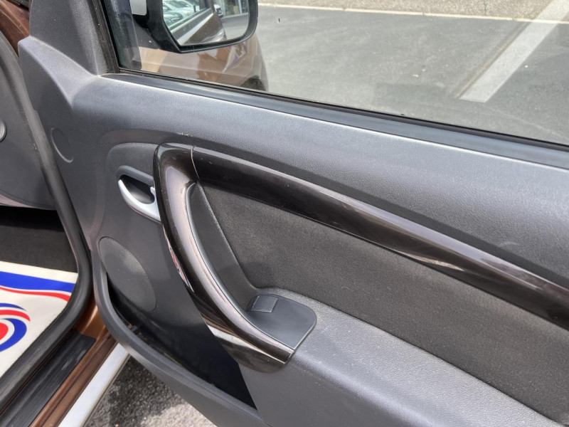 Photo 44 de l'offre de DACIA DUSTER 1.5 DCI FAP - 110 4X4 PRESTIGE CLIM   ATTELAGE à 12990€ chez Triplo auto