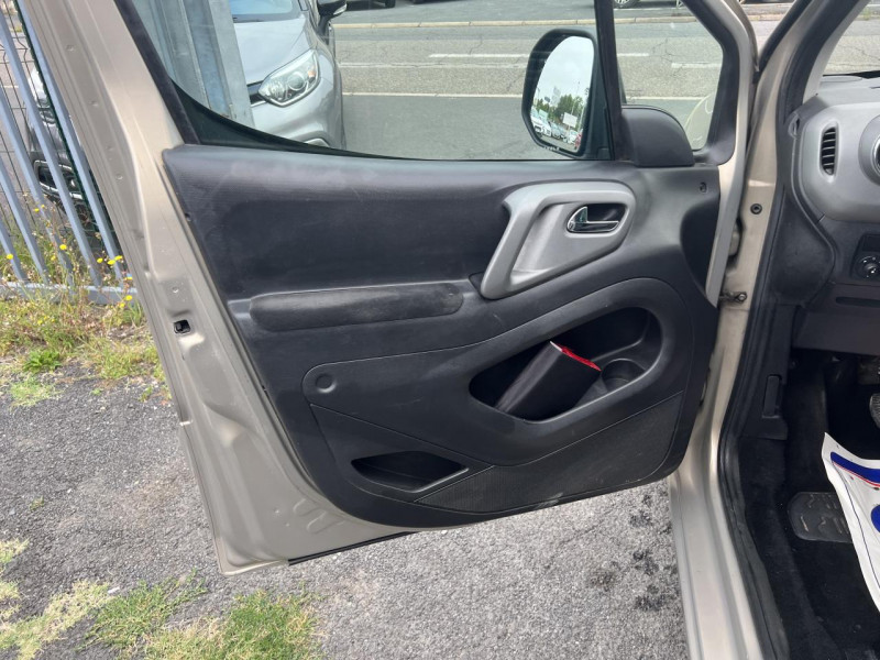 Photo 32 de l'offre de CITROEN BERLINGO 1.6 HDI FAP - 115  COLLECTION CLIM   RADAR AR à 8990€ chez Triplo auto