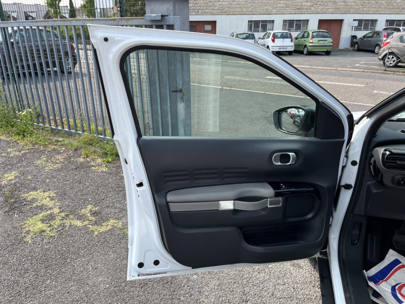 Photo 26 de l'offre de CITROEN C4 CACTUS 1.5 BLUEHDI - 100 S&S FEEL BUSINESS GPS   CLIM à 13990€ chez Triplo auto