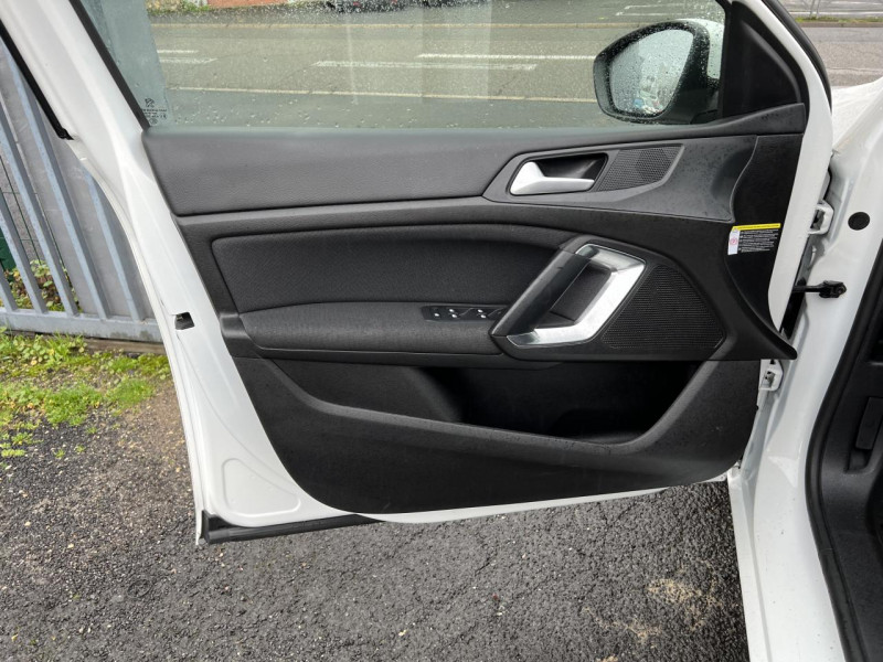 Photo 42 de l'offre de PEUGEOT 308 SW 1.5 BHDI S&S 130 EAT6 II ALLURE GPS CAMERA à 12990€ chez Triplo auto
