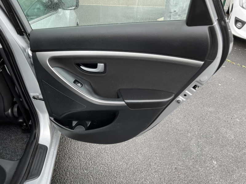 Photo 28 de l'offre de HYUNDAI I30 1.6 CRDI FAP - 110 PACK BUSINESS GPS   CAMERA AR à 10490€ chez Triplo auto
