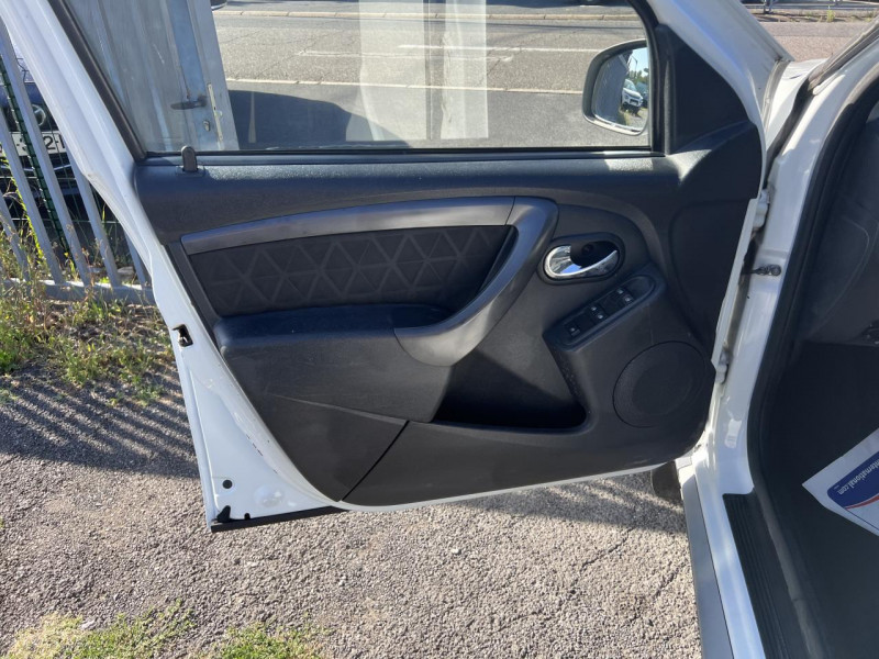 Photo 43 de l'offre de DACIA DUSTER 1.5 DCI FAP - 110 4X4 PRESTIGE GPS   CLIM   ATTELAGE à 13990€ chez Triplo auto