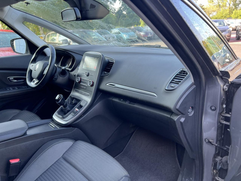 Photo 36 de l'offre de RENAULT SCENIC 1.5 ENERGY DCI - 110 ZEN GPS   CLIM à 14990€ chez Triplo auto