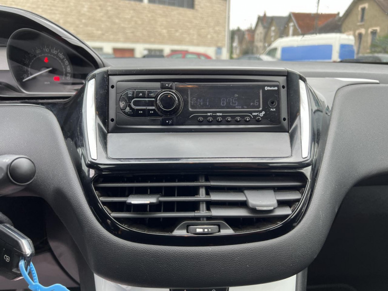 Photo 18 de l'offre de PEUGEOT 208 1.2I PURETECH - 68 LIKE   CLIM à 10990€ chez Triplo auto