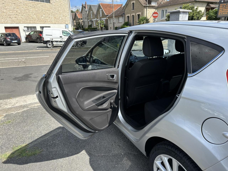Photo 35 de l'offre de FORD FIESTA 1.0 SCTI ECOBOOST - 100 S&S TITANIUM GPS   CLIM à 11490€ chez Triplo auto