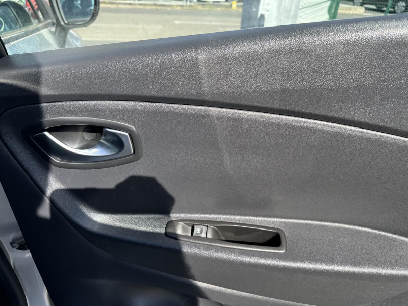 Photo 30 de l'offre de RENAULT CAPTUR 1.5 ENERGY DCI - 90 BUSINESS   CLIM à 14490€ chez Triplo auto