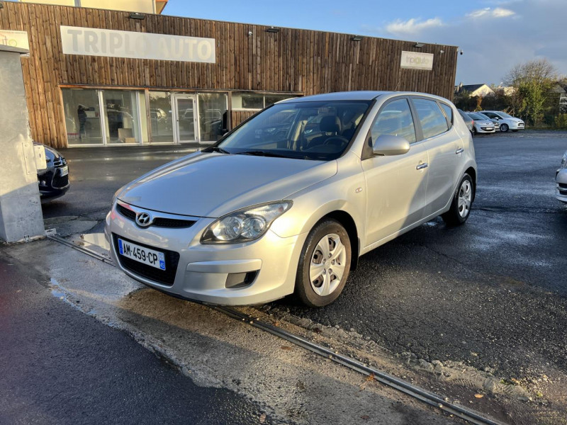 Photo 1 de l'offre de HYUNDAI I30 1.6 CRDI 115 PACK CONFORT II à 6490€ chez Triplo auto