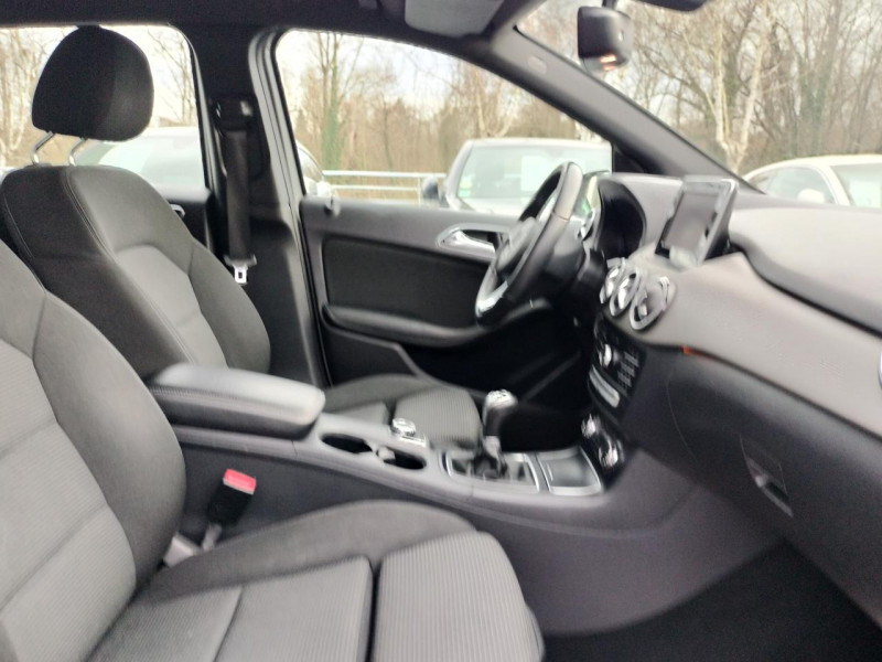 Photo 35 de l'offre de MERCEDES-BENZ CLASSE B B180D - BM 246-242 INSPIRATION GPS   CLIM à 14990€ chez Triplo auto