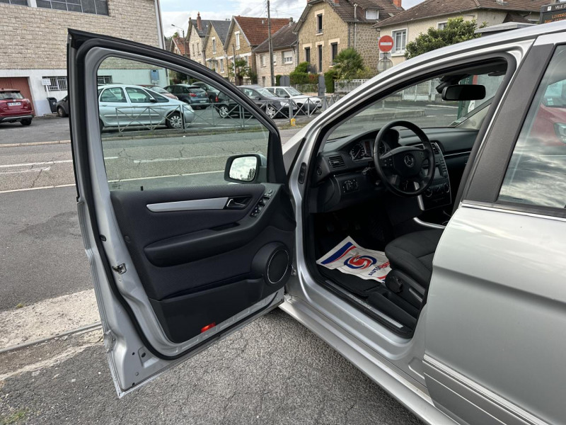 Photo 41 de l'offre de MERCEDES-BENZ CLASSE B B 180 CDI FAP DESIGN CLIM   ATTELAGE à 9990€ chez Triplo auto