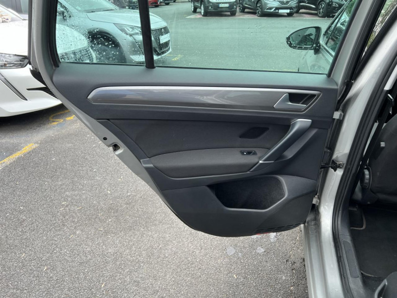 Photo 35 de l'offre de VOLKSWAGEN GOLF 1.6 TDI - 115 CONFORTLINE BUSINESS GPS   CLIM à 14990€ chez Triplo auto