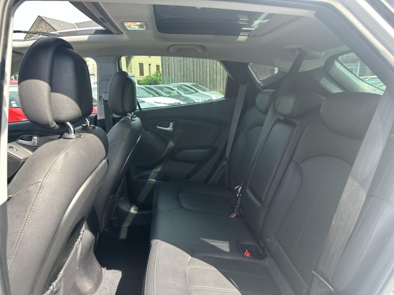 Photo 13 de l'offre de HYUNDAI IX35 2.0 CRDI - 136 4X4 PACK PREMIUM LIMITED TOIT OUVRANT   ATTELAGE à 13990€ chez Triplo auto