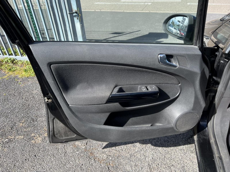 Photo 41 de l'offre de OPEL CORSA 1.3 CDTI - 75 ECOFLEX ENJOY CLIM à 6490€ chez Triplo auto