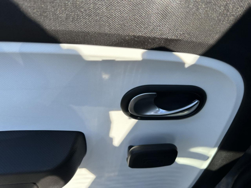 Photo 38 de l'offre de RENAULT TWINGO 0.9 TCE - 95 ZEN   CLIM à 11990€ chez Triplo auto