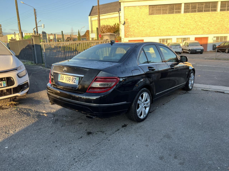 Photo 5 de l'offre de MERCEDES-BENZ CLASSE C 320 CDI 3.0 BVA ELéGANCE  TOIT OUVRANT GPS CUIR à 12490€ chez Triplo auto