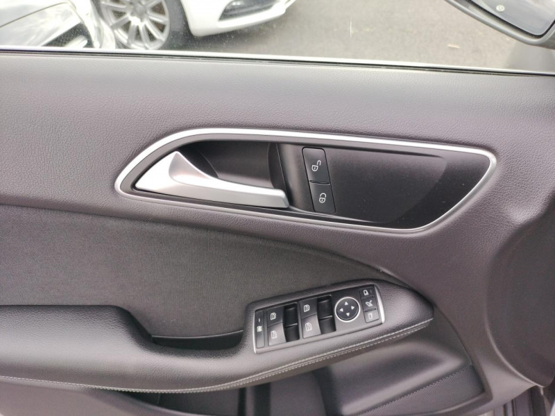 Photo 42 de l'offre de MERCEDES-BENZ CLASSE B B180D - BM 246-242 INSPIRATION GPS   CLIM à 14990€ chez Triplo auto
