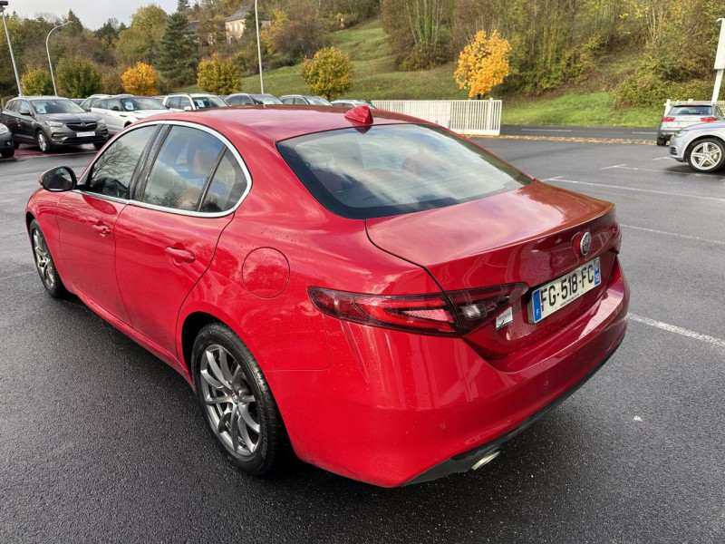 Photo 5 de l'offre de ALFA ROMEO GIULIA 2.2 D 136 BVA SUPER CUIR ROUGE GPS à 20990€ chez Triplo auto