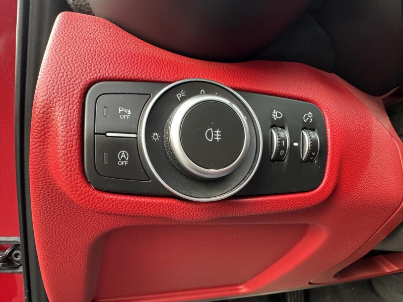 Photo 24 de l'offre de ALFA ROMEO GIULIA 2.2 D 136 BVA SUPER CUIR ROUGE GPS à 20990€ chez Triplo auto