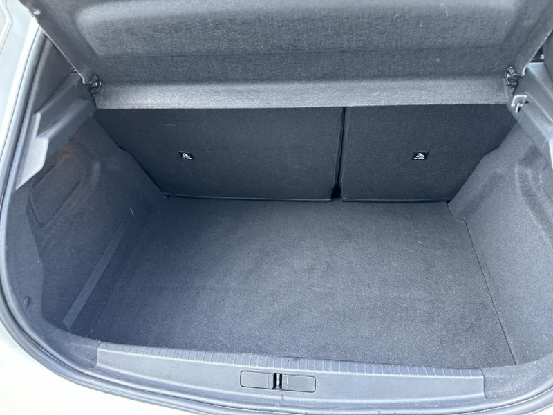 Photo 44 de l'offre de PEUGEOT 208 1.2I PURETECH S&S - 130 BVA EAT8 ALLURE GPS   TOIT PANO à 20490€ chez Triplo auto
