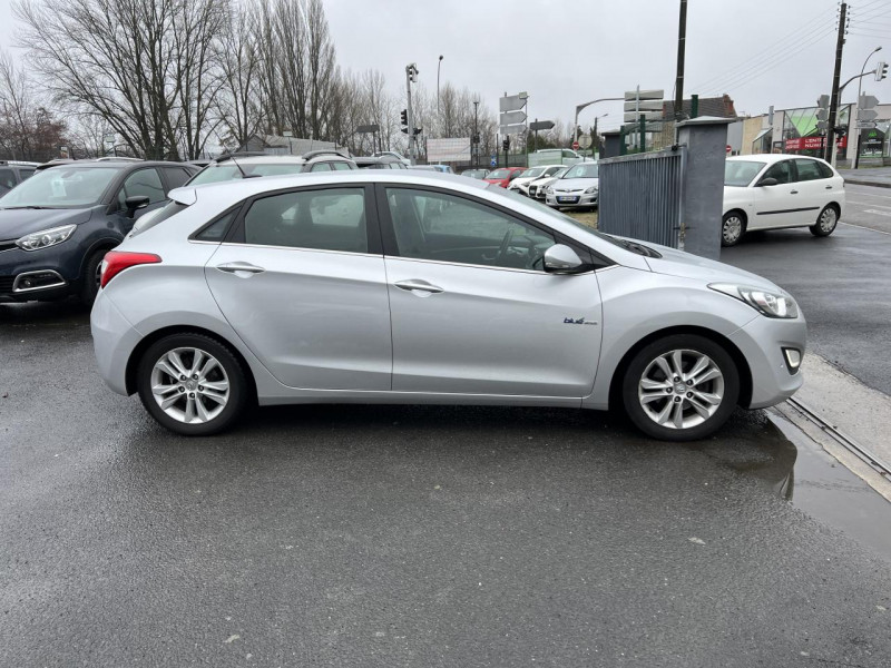 Photo 6 de l'offre de HYUNDAI I30 1.6 CRDI FAP - 110 PACK BUSINESS GPS   CAMERA AR à 10490€ chez Triplo auto