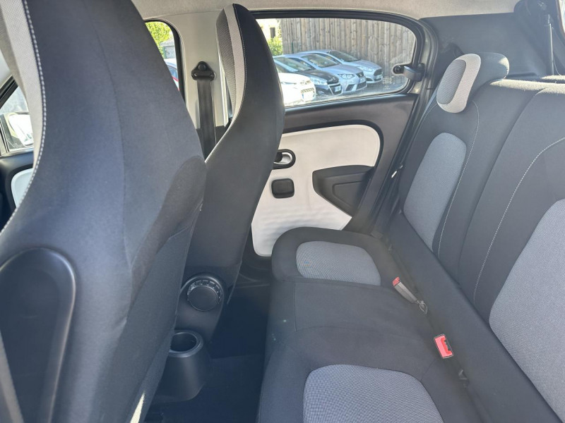 Photo 13 de l'offre de RENAULT TWINGO 0.9 TCE - 95 ZEN   CLIM à 11990€ chez Triplo auto
