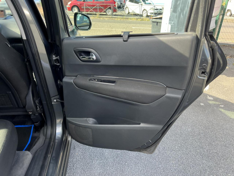 Photo 29 de l'offre de PEUGEOT 3008 1.6 HDI FAP - 112 BUSINESS PACK GPS   CLIM à 7990€ chez Triplo auto