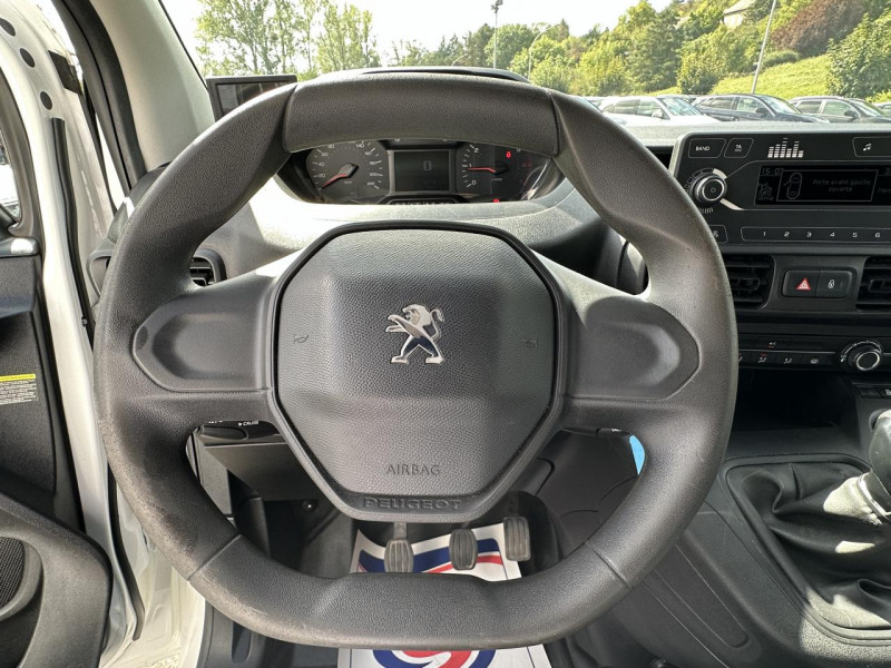 Photo 19 de l'offre de PEUGEOT PARTNER 650KG 1.5 BHDI S&S - 100 PREMIUM STANDARD CLIM   CAMERA AR0 à 13490€ chez Triplo auto