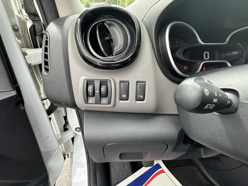 Photo 24 de l'offre de RENAULT TRAFIC L1H1 1.6 ENERGY DCI - 125 CONFORT GPS   CLIM   TVA RECUPERABLE à 19490€ chez Triplo auto