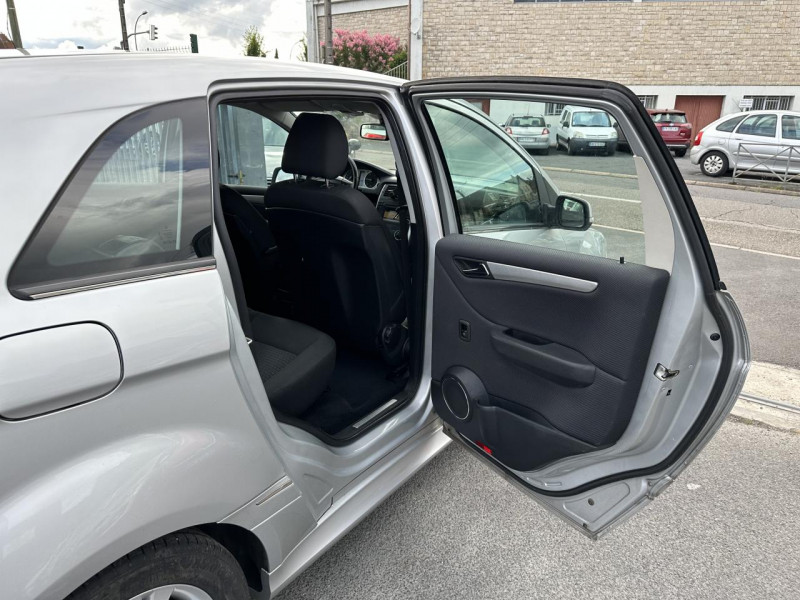 Photo 29 de l'offre de MERCEDES-BENZ CLASSE B B 180 CDI FAP DESIGN CLIM   ATTELAGE à 9990€ chez Triplo auto
