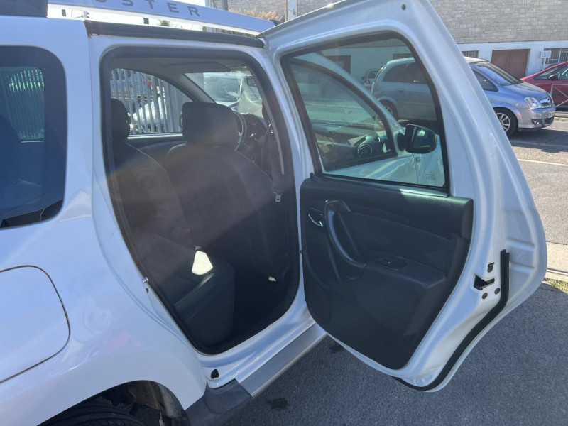 Photo 28 de l'offre de DACIA DUSTER 1.5 DCI FAP - 110 4X4 PRESTIGE GPS   CLIM   ATTELAGE à 13990€ chez Triplo auto