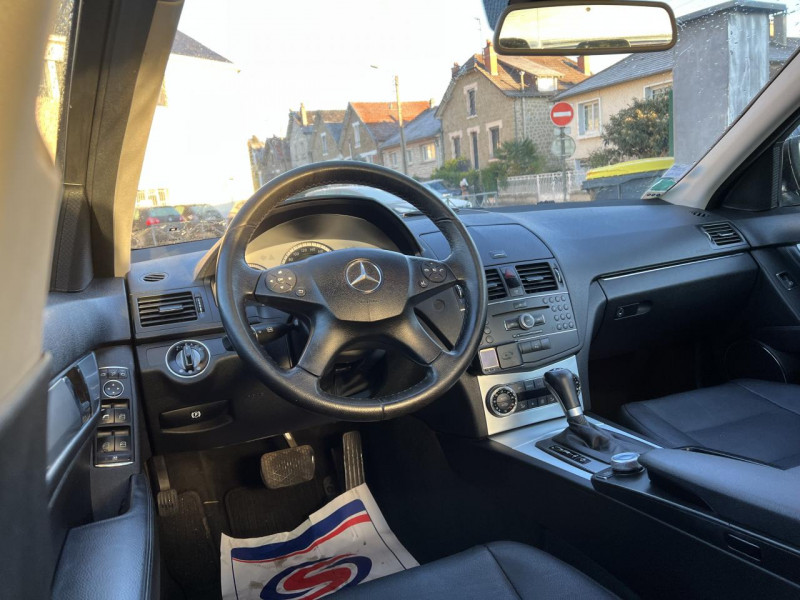 Photo 40 de l'offre de MERCEDES-BENZ CLASSE C 320 CDI 3.0 BVA ELéGANCE  TOIT OUVRANT GPS CUIR à 12490€ chez Triplo auto