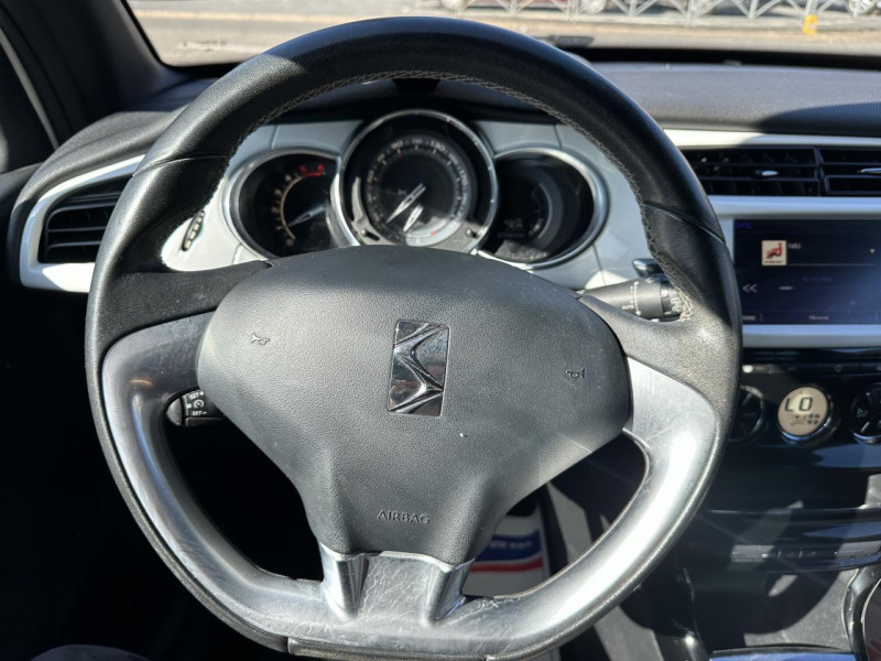 Photo 38 de l'offre de DS DS3 1.6 BLUEHDI S&S - 100  SO CHIC CLIM   RADAR AR à 12490€ chez Triplo auto