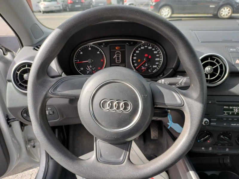 Photo 17 de l'offre de AUDI A1 1.6 TDI DPF - 90 - START/STOP ATTRACTION CLIM à 12490€ chez Triplo auto