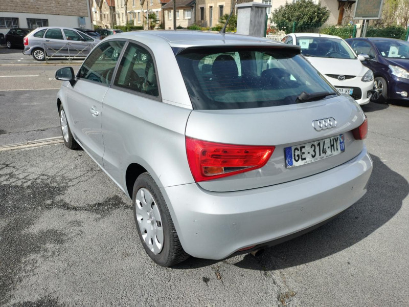 Photo 4 de l'offre de AUDI A1 1.6 TDI DPF - 90 - START/STOP ATTRACTION CLIM à 12490€ chez Triplo auto