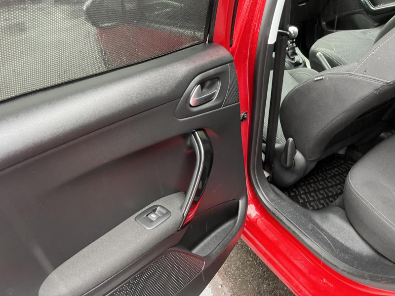 Photo 38 de l'offre de PEUGEOT 208 1.2I PURETECH S&S 110 TECH EDITION GPS CAMERA à 14990€ chez Triplo auto