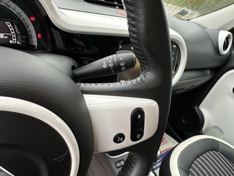 Photo 20 de l'offre de RENAULT TWINGO 0.9 TCE - 95 BVA INTENS CLIM   REGULATEUR DE VITESSE à 15990€ chez Triplo auto