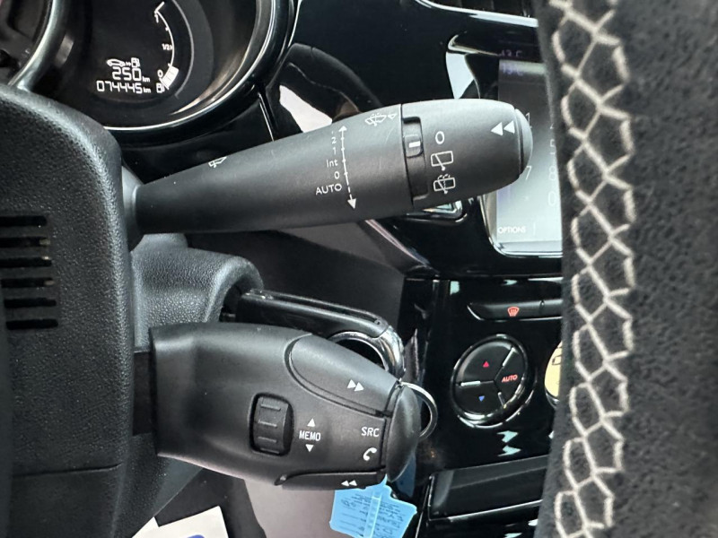 Photo 41 de l'offre de DS DS3 1.6 BLUEHDI S&S - 100 SO CHIC GPS   CLIM à 14990€ chez Triplo auto
