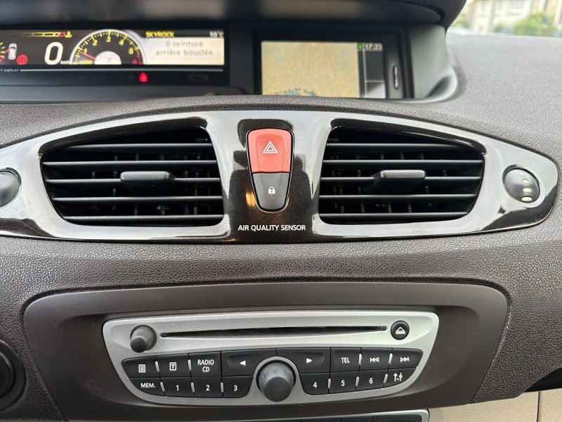 Photo 17 de l'offre de RENAULT SCENIC GRAND 1.9 DCI FAP - 130 7PL EXCEPTION GPS   CLIM à 9490€ chez Triplo auto