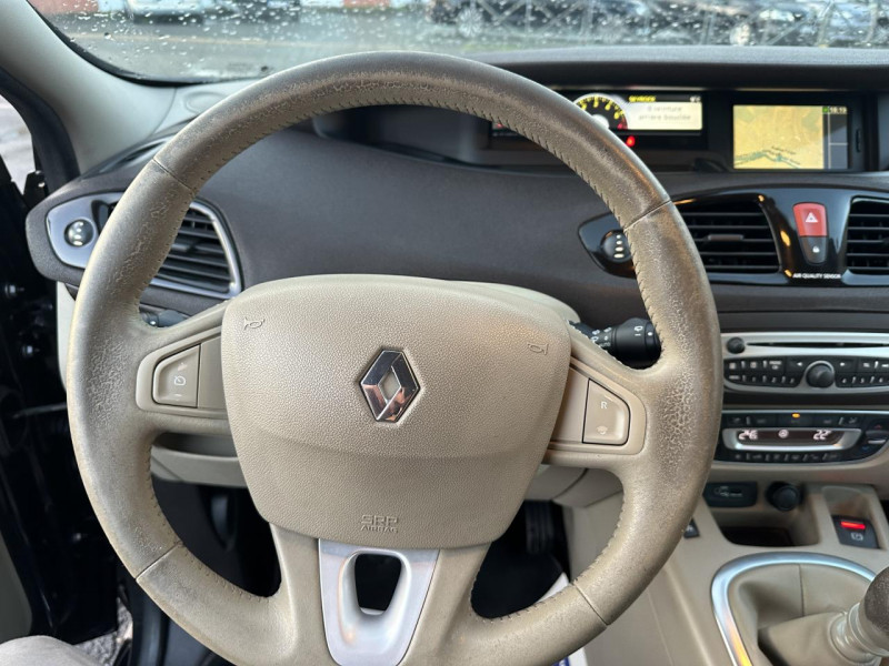 Photo 45 de l'offre de RENAULT SCENIC GRAND 1.9 DCI FAP - 130 7PL EXCEPTION GPS   CLIM à 9490€ chez Triplo auto
