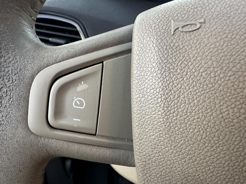 Photo 46 de l'offre de RENAULT SCENIC GRAND 1.9 DCI FAP - 130 7PL EXCEPTION GPS   CLIM à 9490€ chez Triplo auto