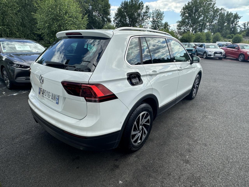 Photo 7 de l'offre de VOLKSWAGEN TIGUAN 2.0 16V TDI BLUEMOTION - 150 - BV DSG 7  2016 CONNECT PHASE 1 à 23990€ chez Triplo auto