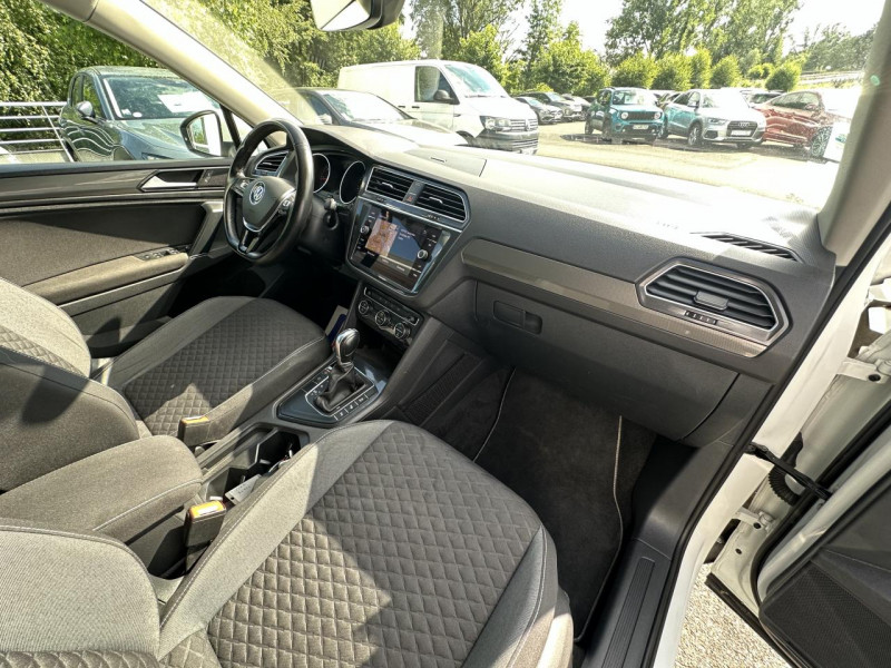 Photo 15 de l'offre de VOLKSWAGEN TIGUAN 2.0 16V TDI BLUEMOTION - 150 - BV DSG 7  2016 CONNECT PHASE 1 à 23990€ chez Triplo auto