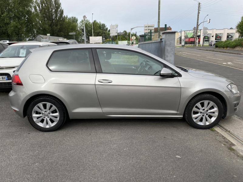 Photo 6 de l'offre de VOLKSWAGEN GOLF 1.6 TDI CR FAP BLUEMOTION - 105 CONFORTLINE CLIM   ATTELAGE à 12490€ chez Triplo auto