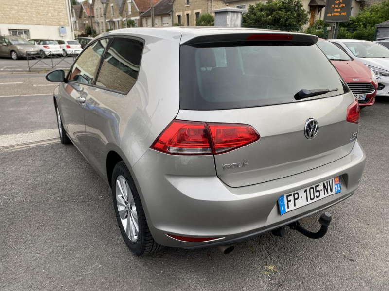 Photo 3 de l'offre de VOLKSWAGEN GOLF 1.6 TDI CR FAP BLUEMOTION - 105 CONFORTLINE CLIM   ATTELAGE à 12490€ chez Triplo auto