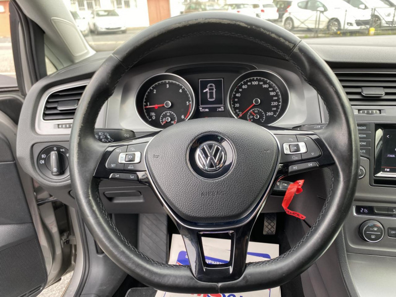 Photo 17 de l'offre de VOLKSWAGEN GOLF 1.6 TDI CR FAP BLUEMOTION - 105 CONFORTLINE CLIM   ATTELAGE à 12490€ chez Triplo auto