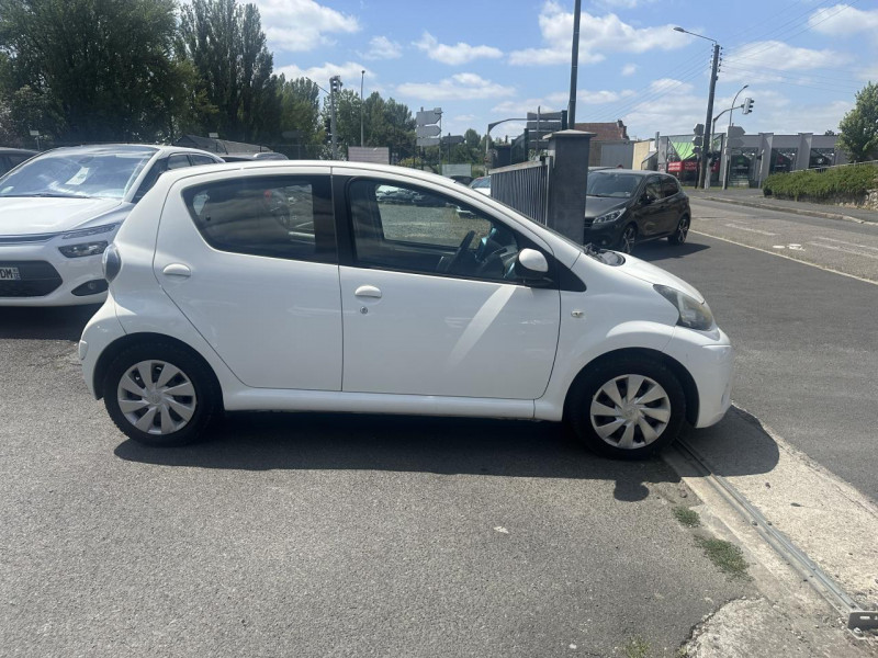 Photo 6 de l'offre de TOYOTA AYGO 1.0 VVT-I  DYNAMIC   CLIM à 7990€ chez Triplo auto