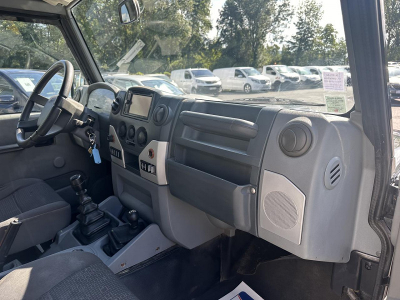 Photo 15 de l'offre de IVECO MASSIF SW  4X4 BREAK 3.0 - 146 CV HPI EQUIVALENT LAND ROVER DEFENDER   CLIM à 22990€ chez Triplo auto